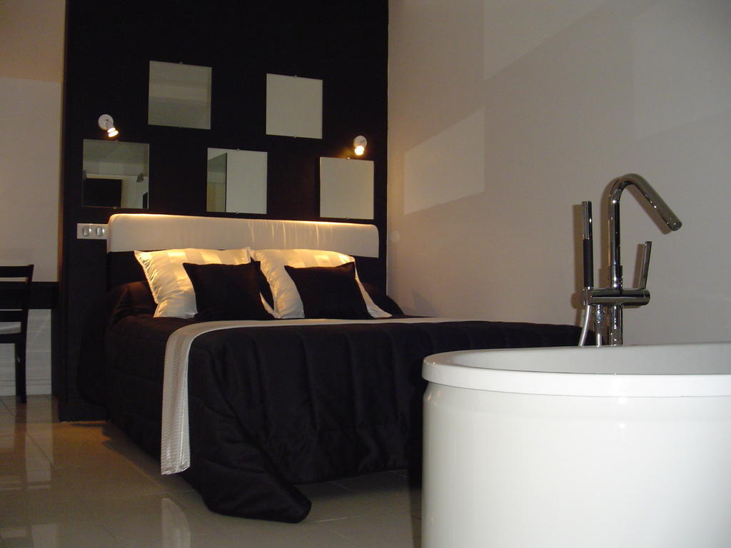 La Cabane De Pepe Emilien Bed & Breakfast Chomerac Room photo